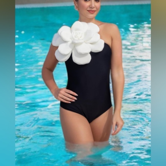 NEW Woman’s Hand-Stitched 3D Flower Off Shoulder Swimsuit Size L - Picture 10 of 10